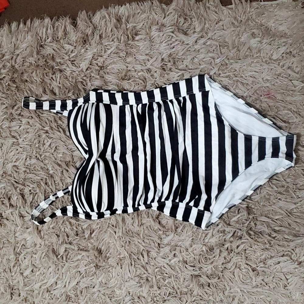 Swim suit